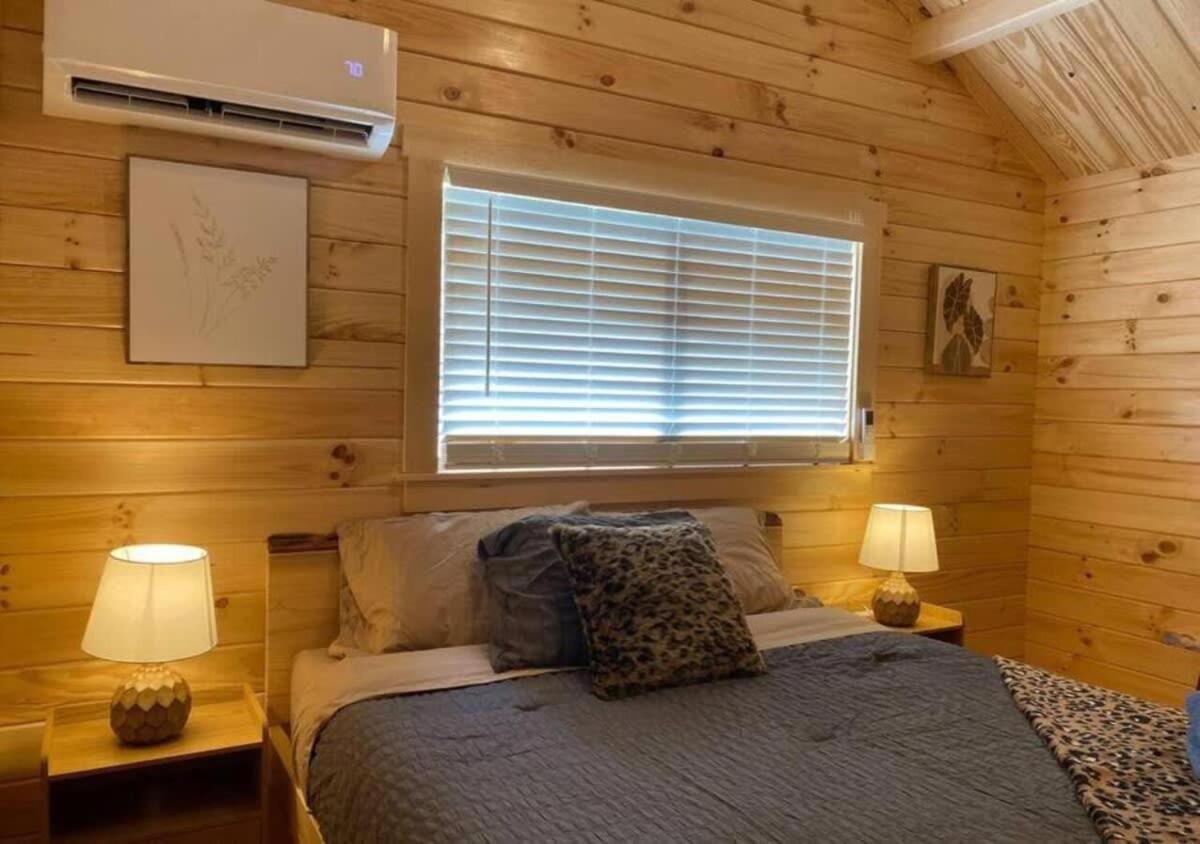 Serene 1Br Cabin Near Nc Z00 With Loft & Waterview Asheboro Eksteriør bilde