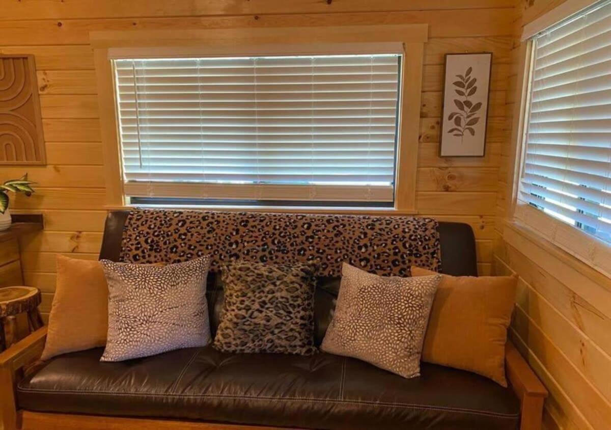 Serene 1Br Cabin Near Nc Z00 With Loft & Waterview Asheboro Eksteriør bilde